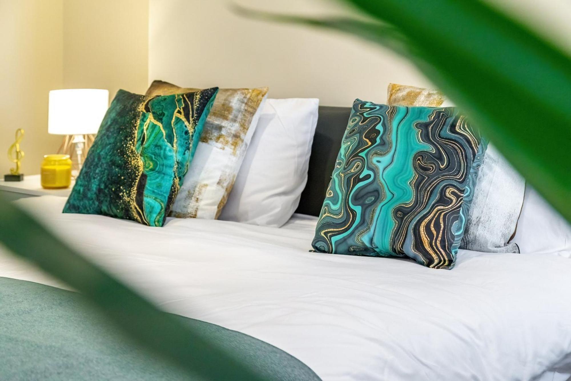 Elegant & Spacious 2Br London Hideaway- King Bed, Sleeps 6 - Parking- Instant Book- 20 Percent Off Limited Time! Barnet Ngoại thất bức ảnh