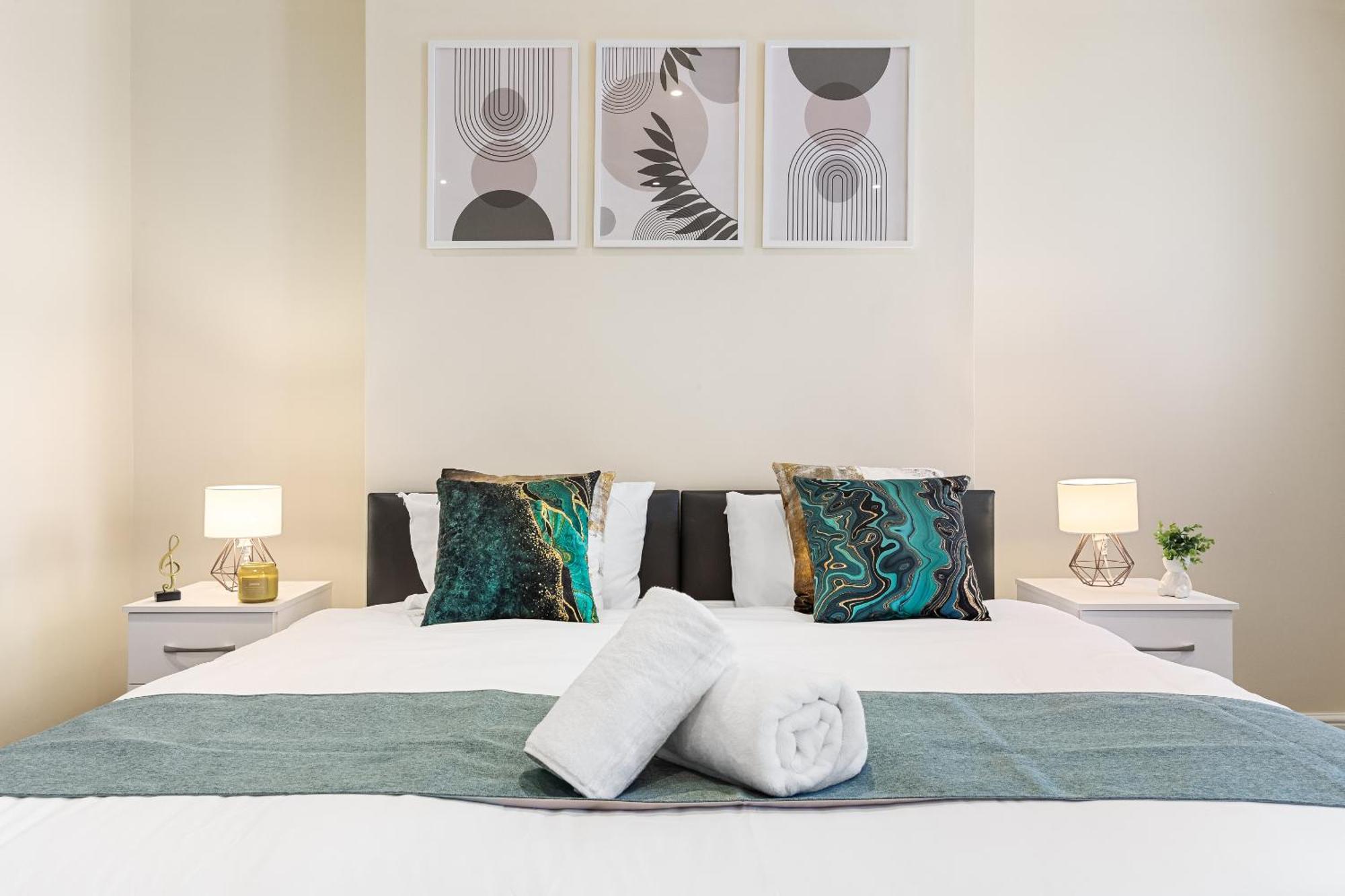 Elegant & Spacious 2Br London Hideaway- King Bed, Sleeps 6 - Parking- Instant Book- 20 Percent Off Limited Time! Barnet Ngoại thất bức ảnh