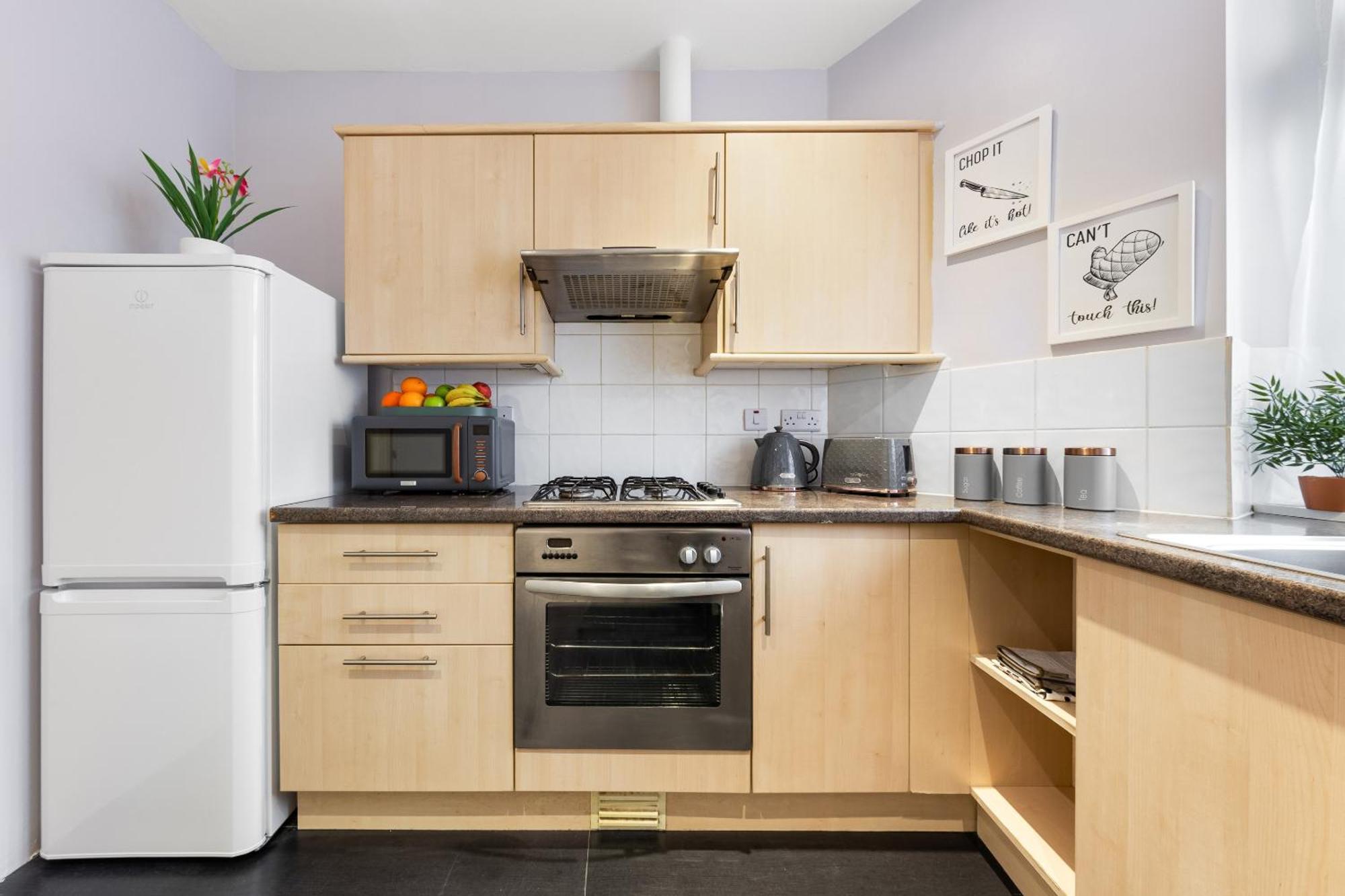 Elegant & Spacious 2Br London Hideaway- King Bed, Sleeps 6 - Parking- Instant Book- 20 Percent Off Limited Time! Barnet Ngoại thất bức ảnh