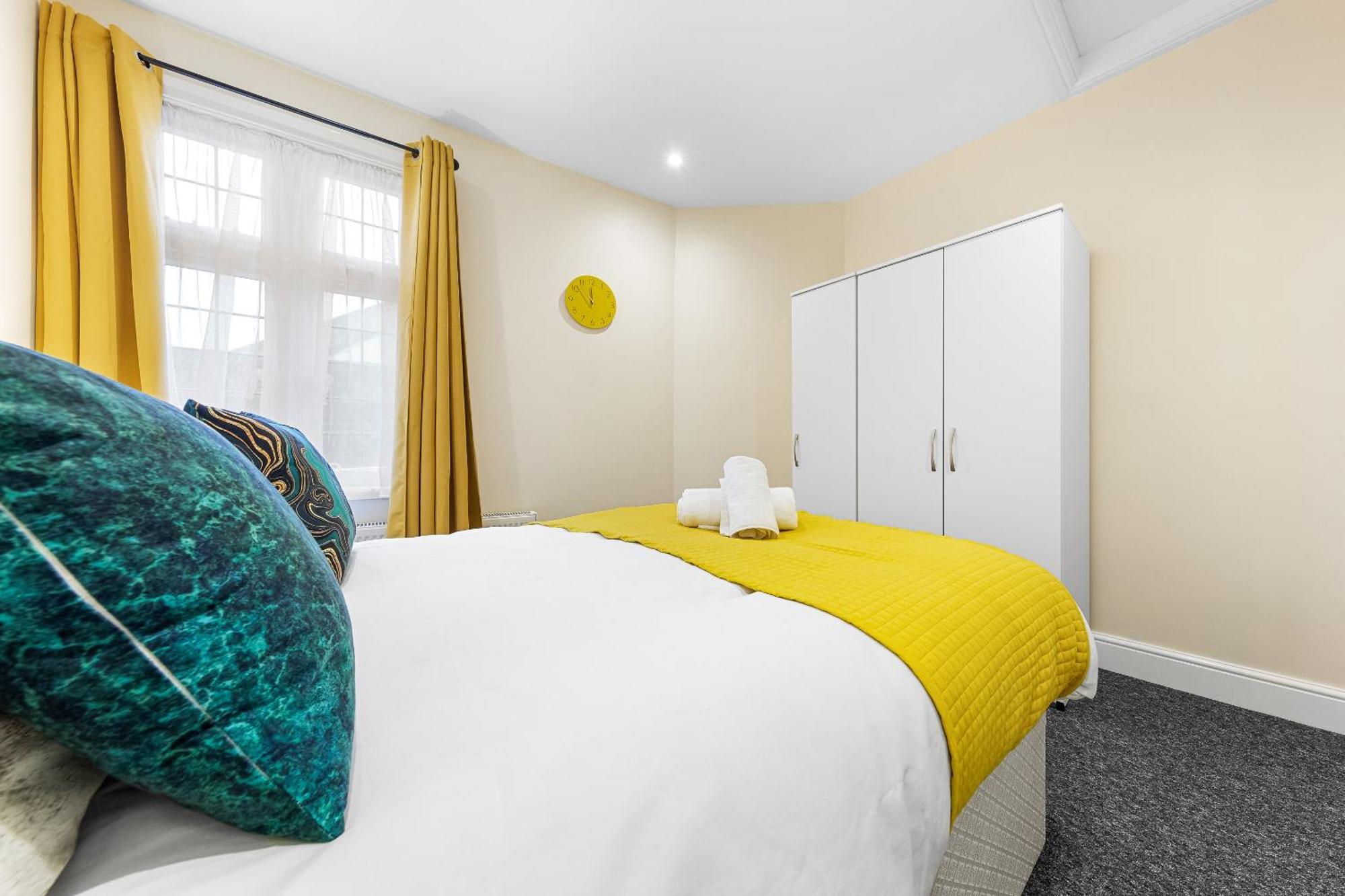Elegant & Spacious 2Br London Hideaway- King Bed, Sleeps 6 - Parking- Instant Book- 20 Percent Off Limited Time! Barnet Ngoại thất bức ảnh